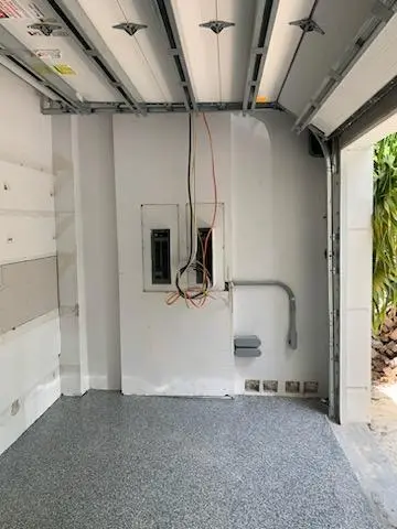 Epoxy garage floor coating by Garage-Tastic in West Palm Beach (photo 5)