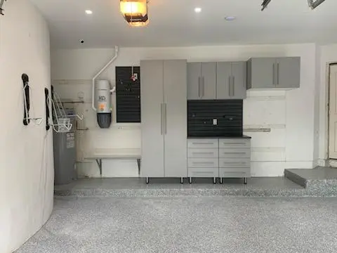 Epoxy garage floor coating by Garage-Tastic in West Palm Beach (photo 6)